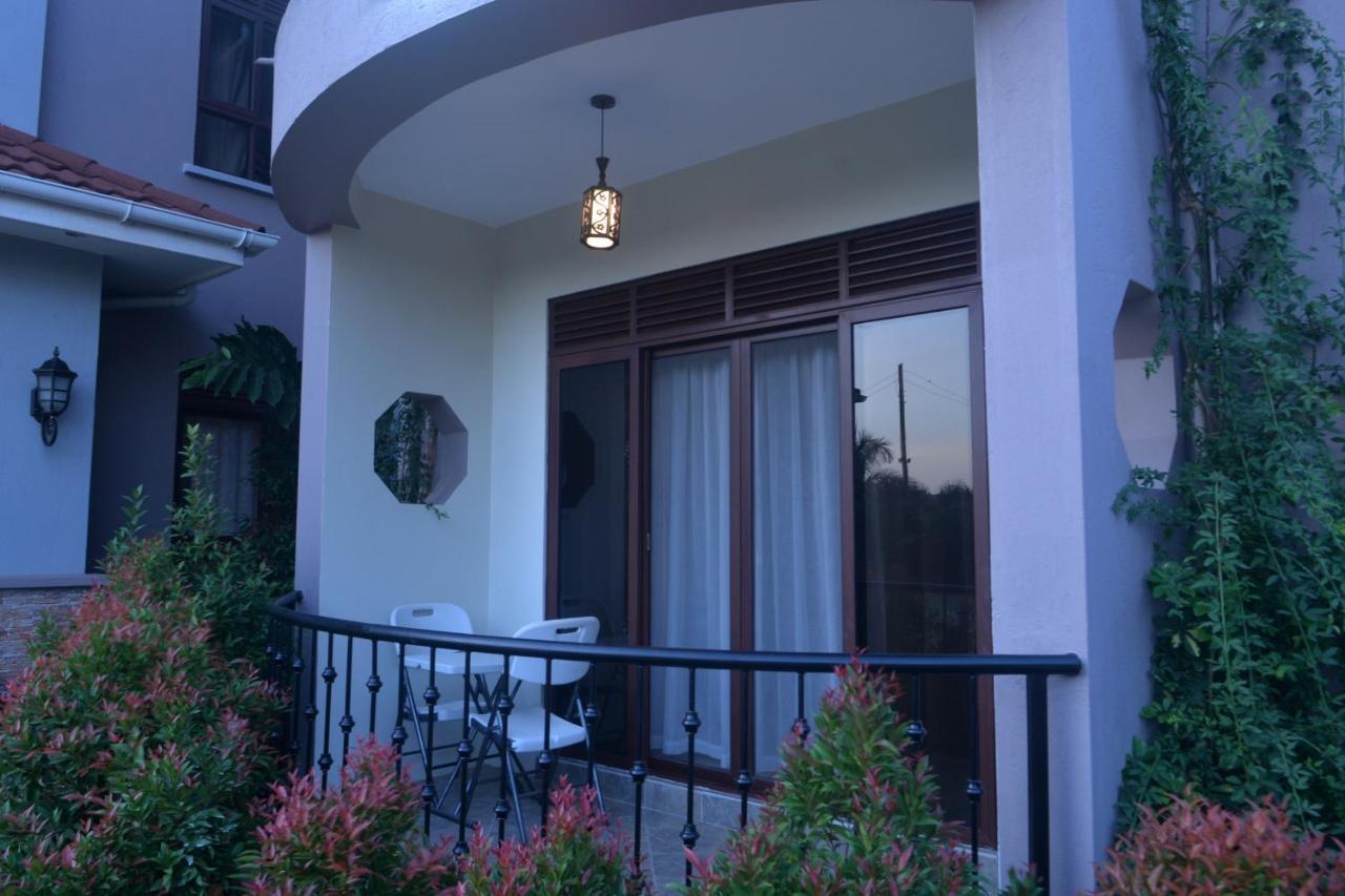 Akasu Bed And Breakfast Kampala Exterior photo