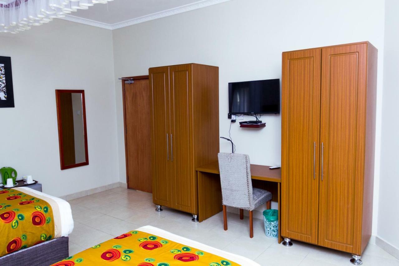Akasu Bed And Breakfast Kampala Exterior photo