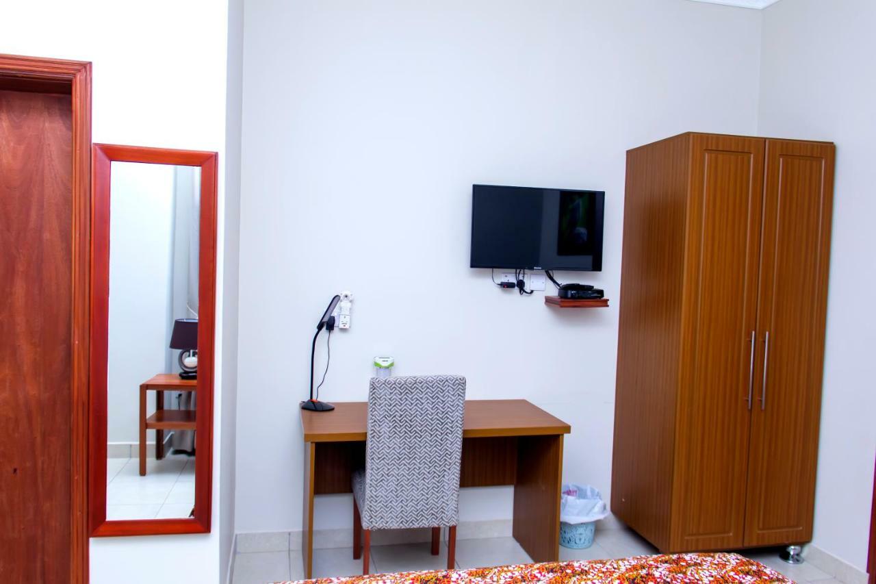 Akasu Bed And Breakfast Kampala Exterior photo