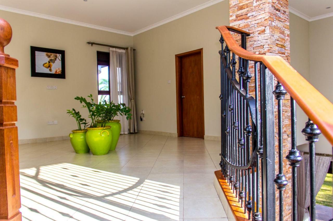 Akasu Bed And Breakfast Kampala Exterior photo