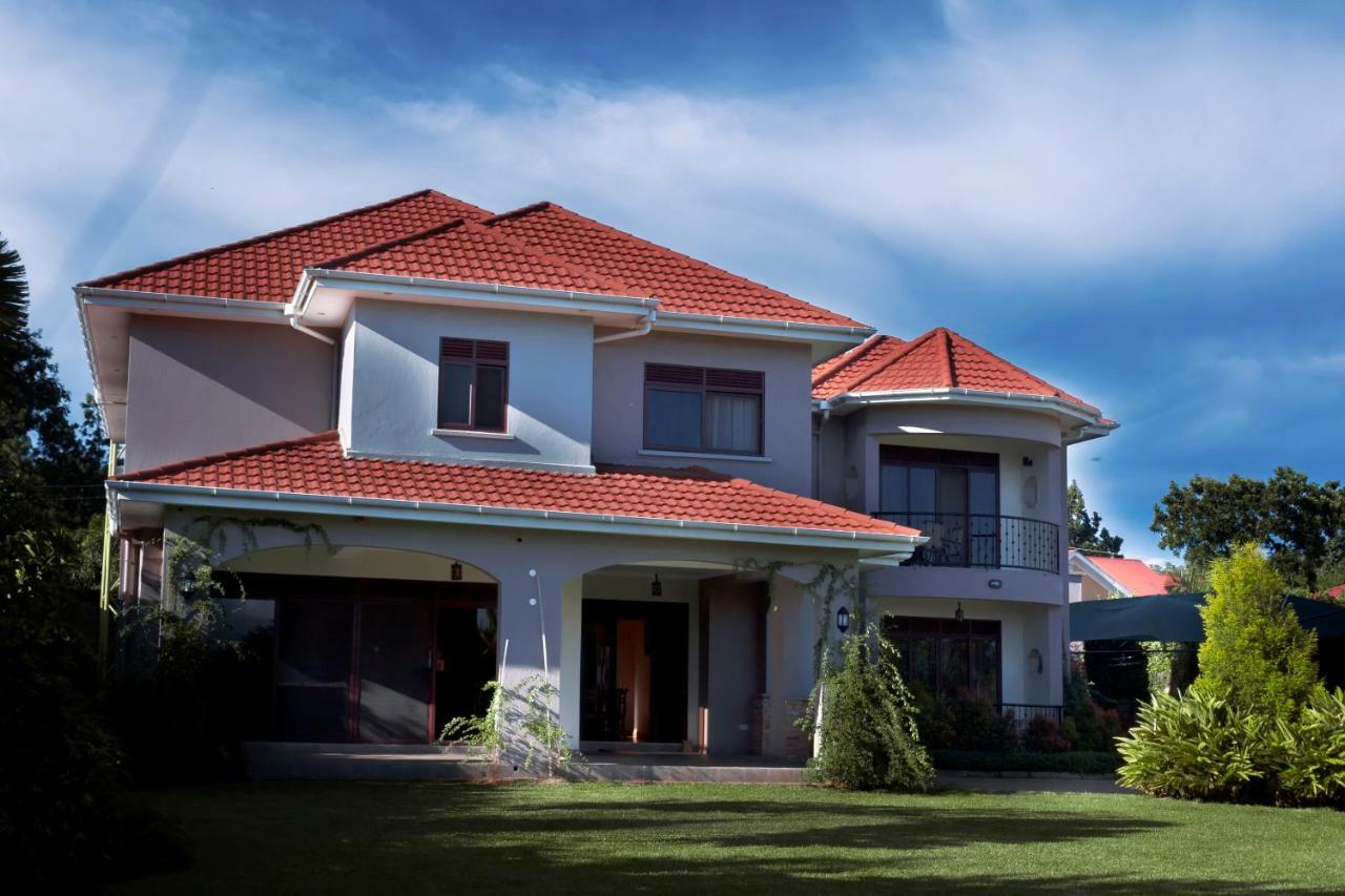 Akasu Bed And Breakfast Kampala Exterior photo